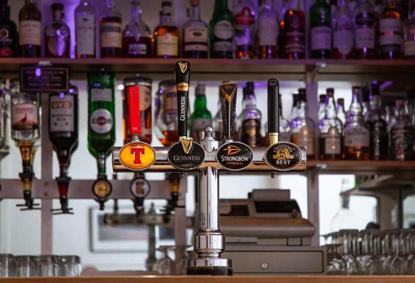 Отель The Rhiconich