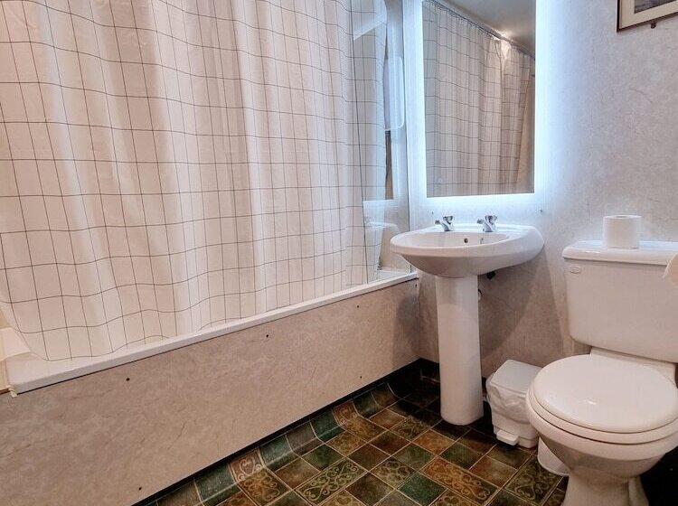 בית מלון כפרי The Sportsmans Inn Limited