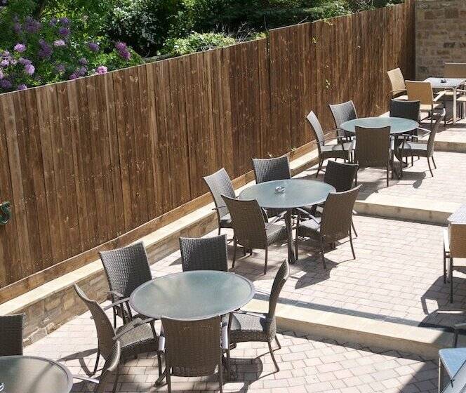 ホテル The Three Horseshoes