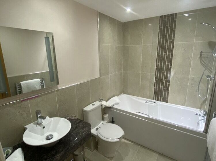 ホテル The Three Horseshoes