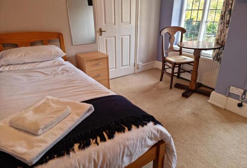 בית מלון כפרי The Three Horseshoes East Worldham