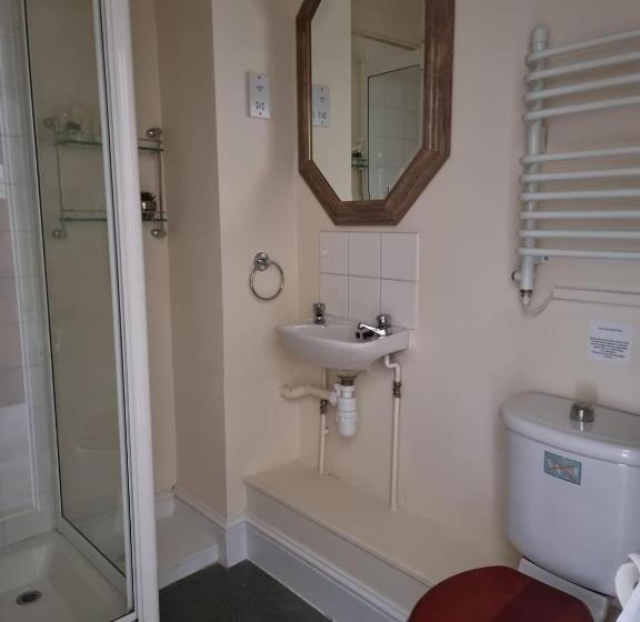 בית מלון כפרי The Three Horseshoes East Worldham