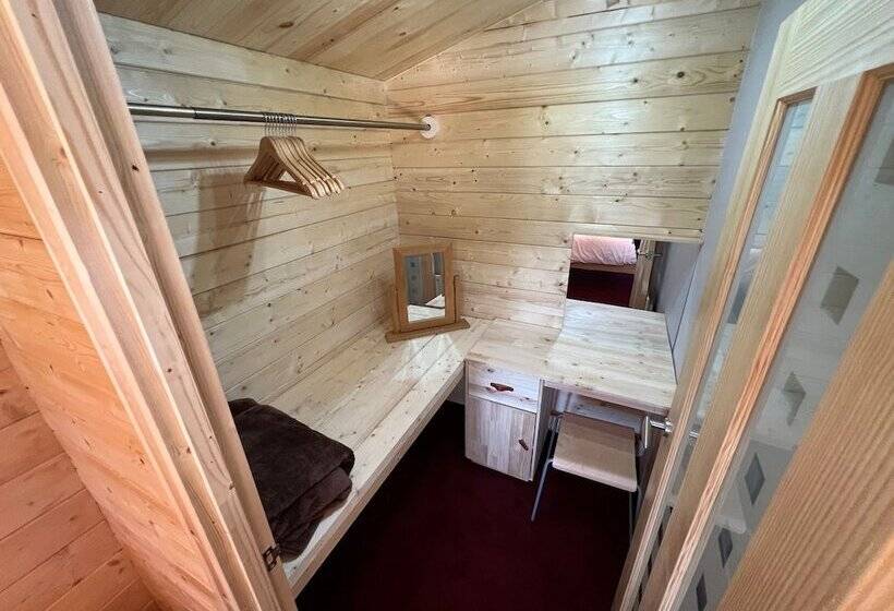 Отель Three Wheat Heads