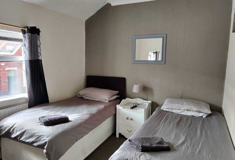 Отель The White Lion