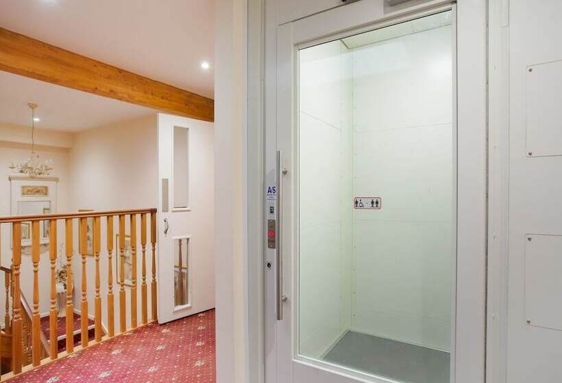 酒店 Lodge @ The Whitehouse Inn