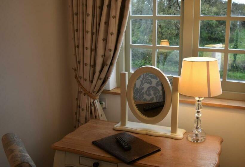 호텔 Three Horseshoes Country Inn