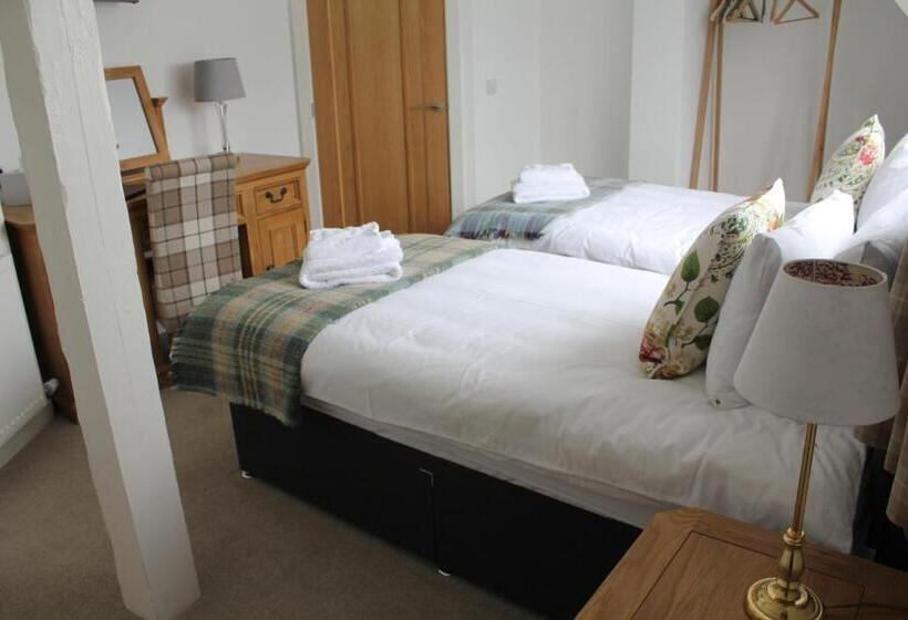 호텔 Three Horseshoes Country Inn