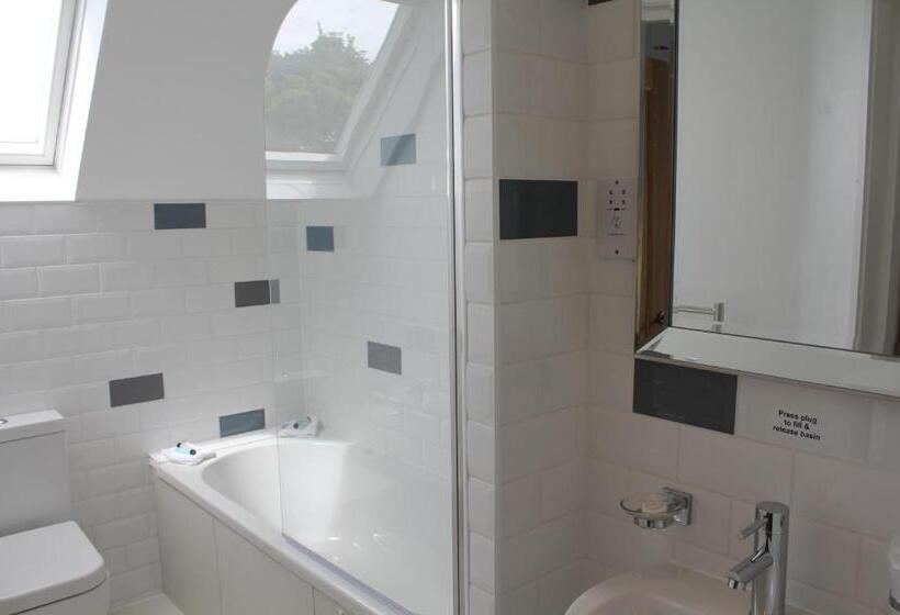 호텔 Three Horseshoes Country Inn