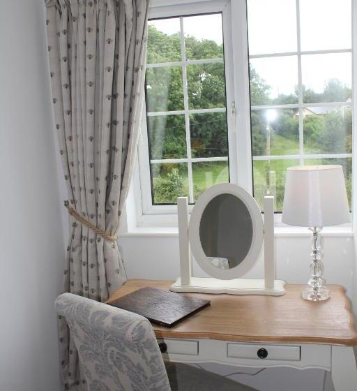 호텔 Three Horseshoes Country Inn