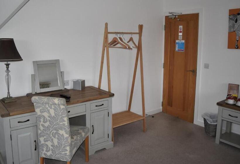 호텔 Three Horseshoes Country Inn