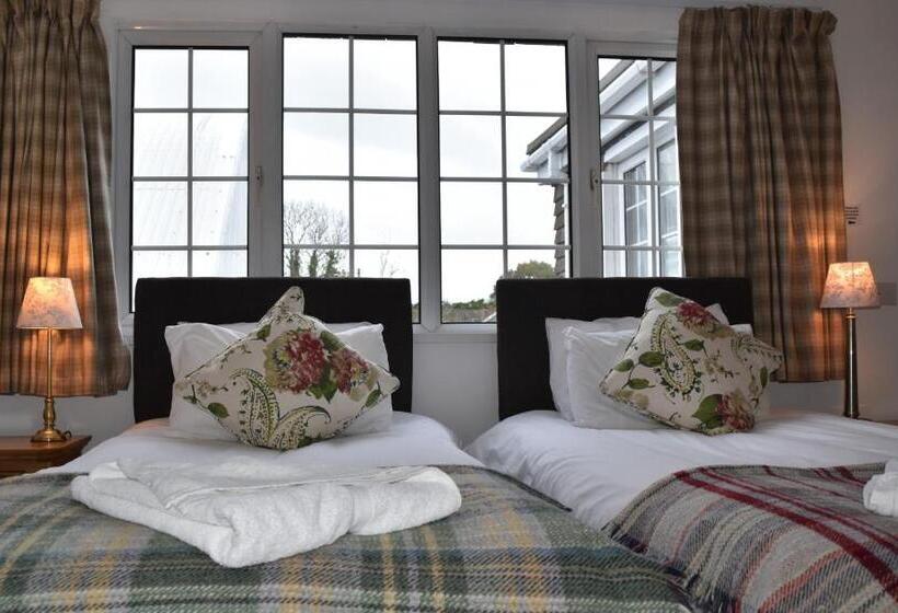 호텔 Three Horseshoes Country Inn