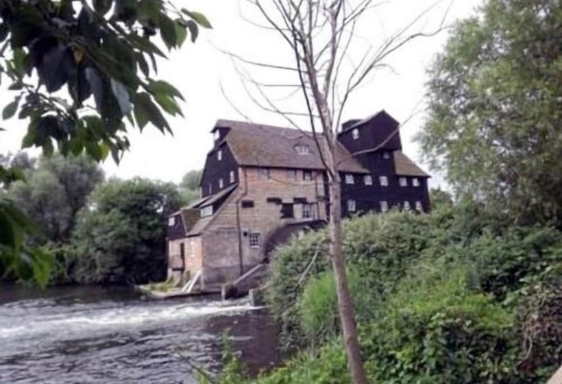 호텔 Three Horseshoes Inn