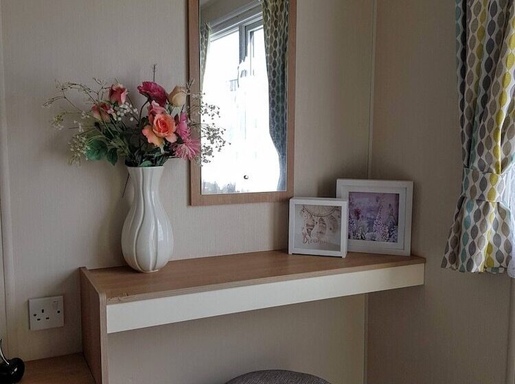 Отель Pool Garden 2br Parking Wifi Sleeps6