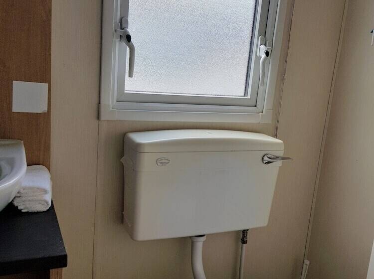 Отель Pool Garden 2br Parking Wifi Sleeps6