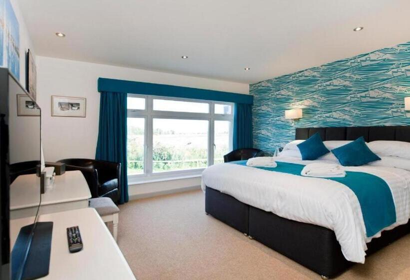 ホテル Waveney Inn &