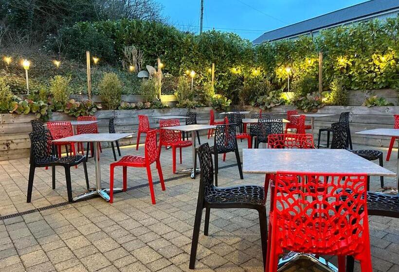 ホテル Waveney Inn &