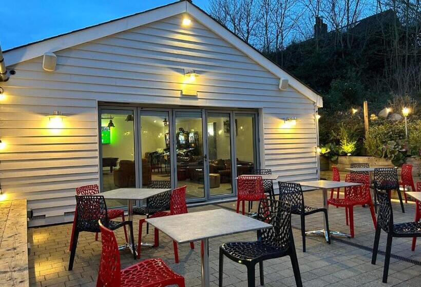 ホテル Waveney Inn &