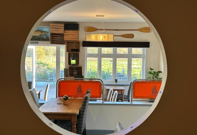 ホテル Waveney Inn &