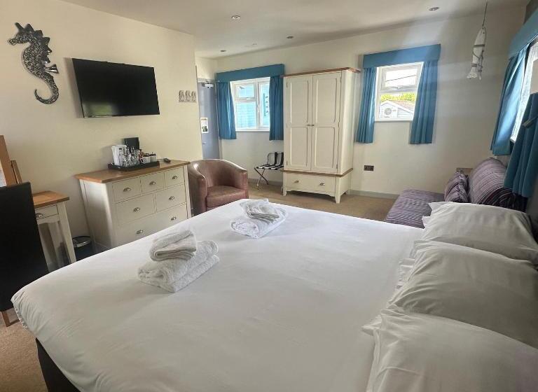 ホテル Waveney Inn &