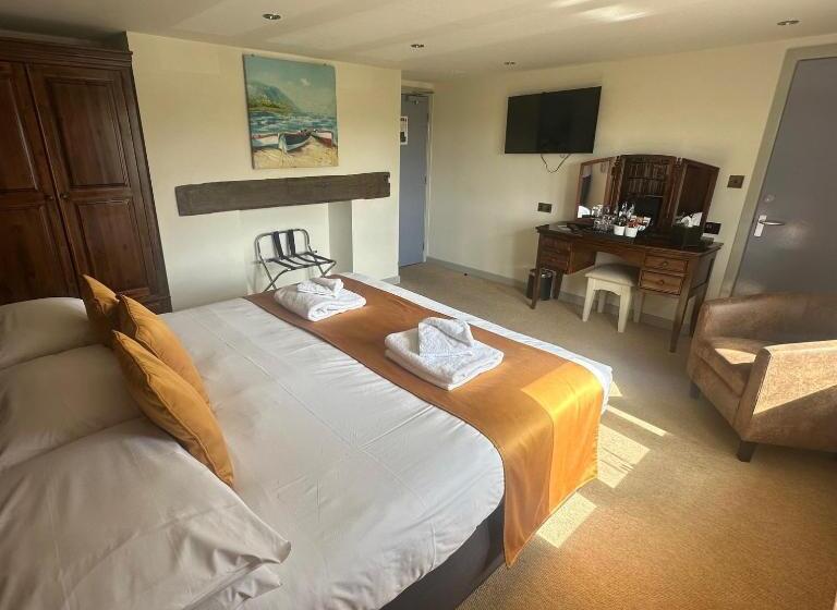 ホテル Waveney Inn &