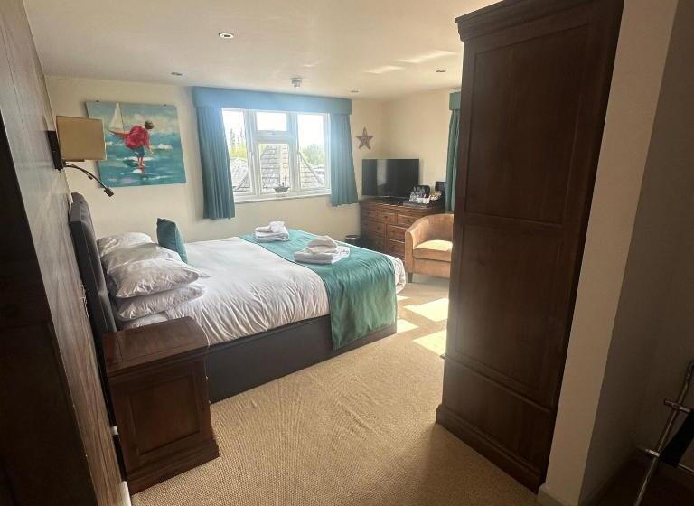 ホテル Waveney Inn &