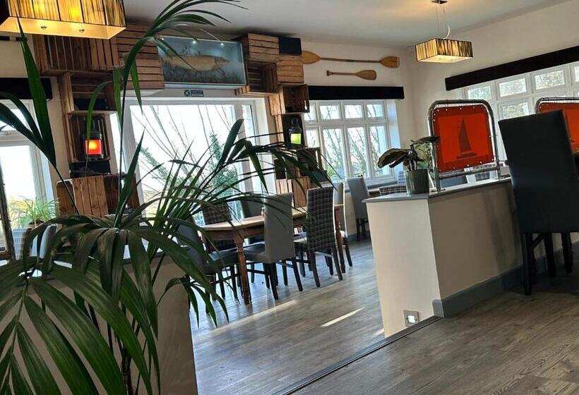 ホテル Waveney Inn &