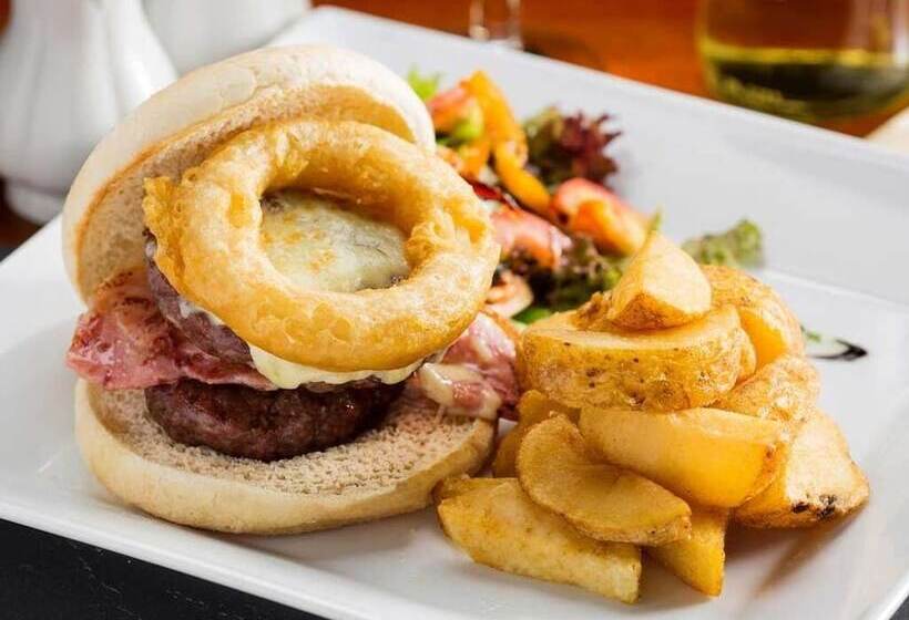 בית מלון כפרי We Three Loggerheads