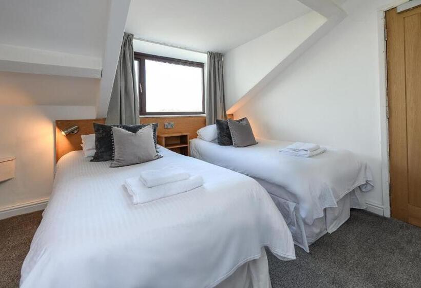 Отель Woodlands Hall