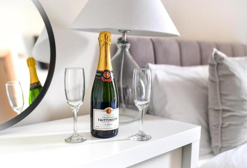 Отель Woodlands Hall