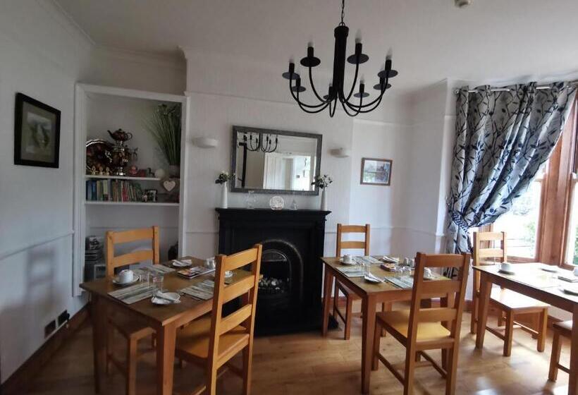 Oakfield House Bed And Breakfast