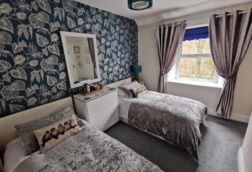 Oakfield House Bed And Breakfast