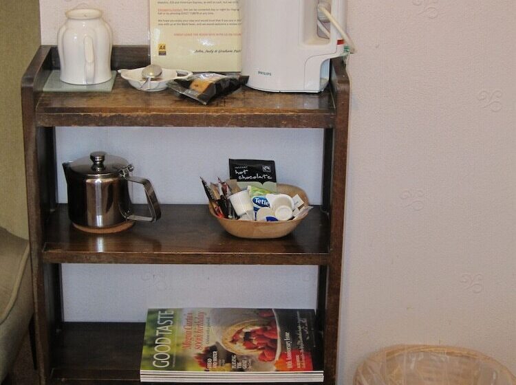 بنسيون Black Swan Guest House