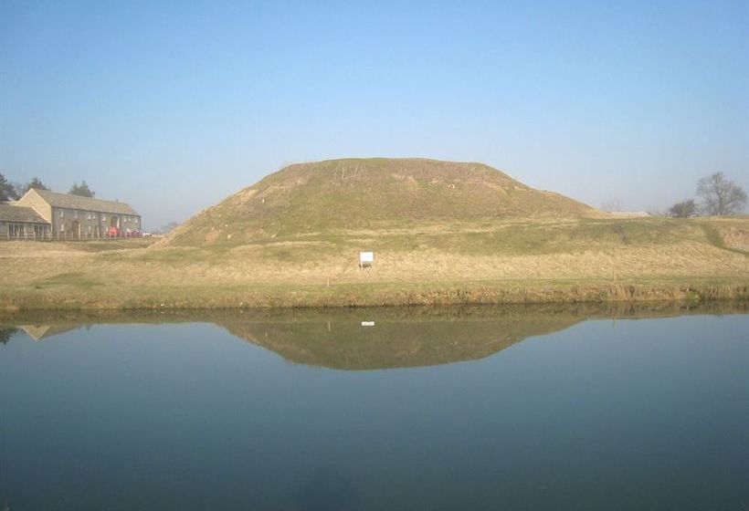 بنسيون Castle Farm Guest House