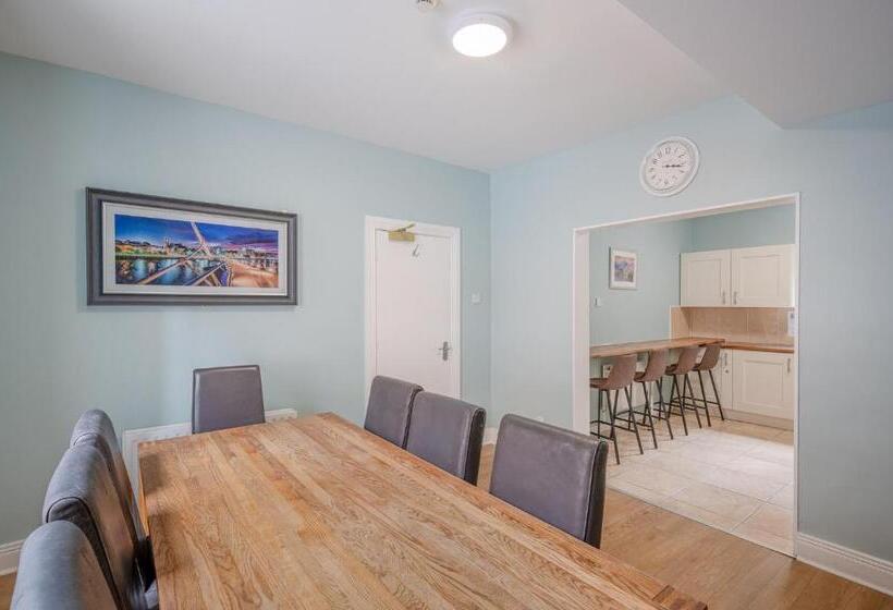 פנסיון Chamberlain House