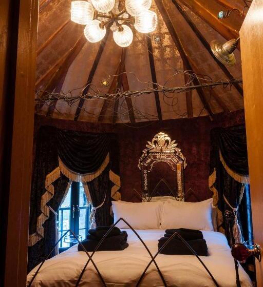 膳宿费 Crazy Bear  Stadhampton