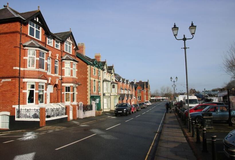 بنسيون Greylands Guest House