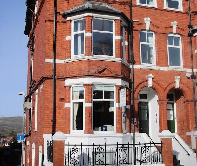 بنسيون Greylands Guest House