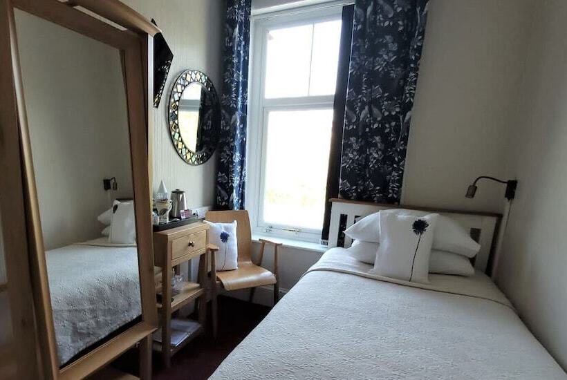 بنسيون Greylands Guest House