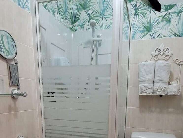 بنسيون Greylands Guest House