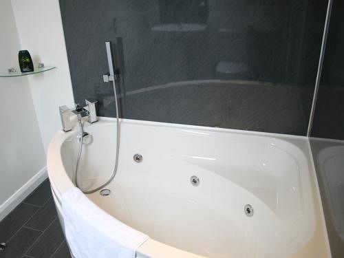 بنسيون Overcliff Lodge