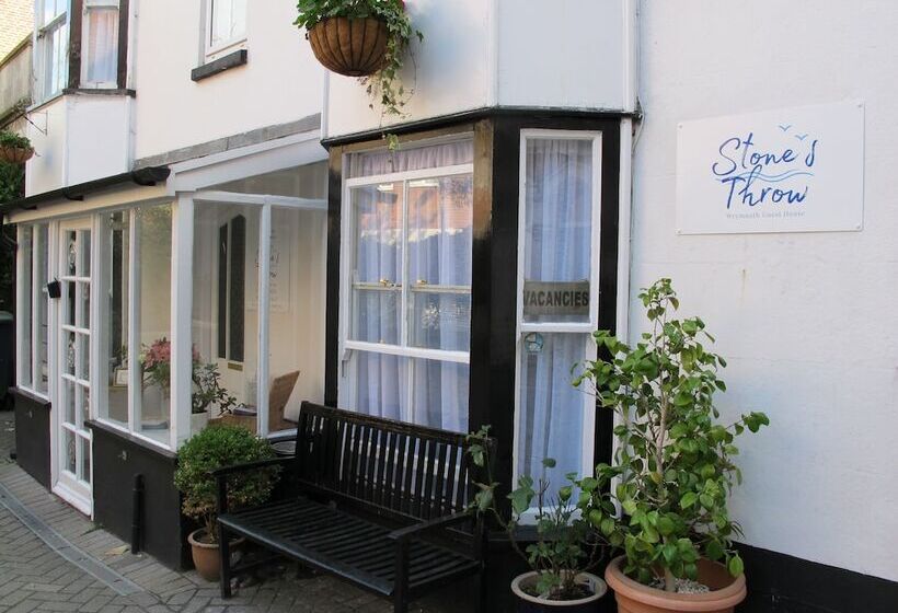 펜션 Stone S Throw Guesthouse