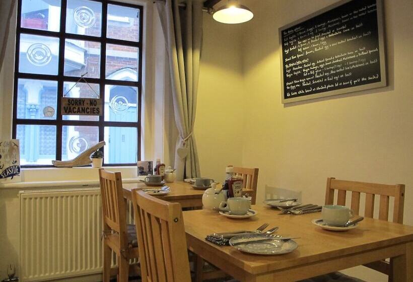 펜션 Stone S Throw Guesthouse