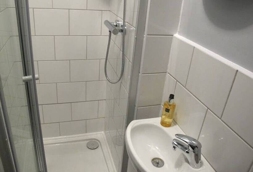 펜션 Stone S Throw Guesthouse