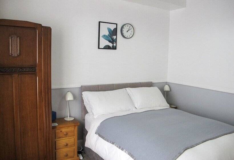 펜션 Stone S Throw Guesthouse