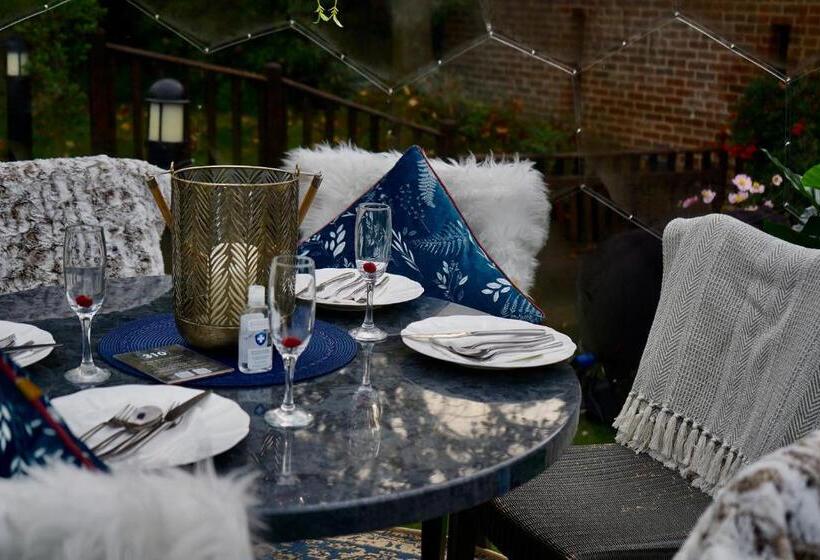 پانسیون The Cottage