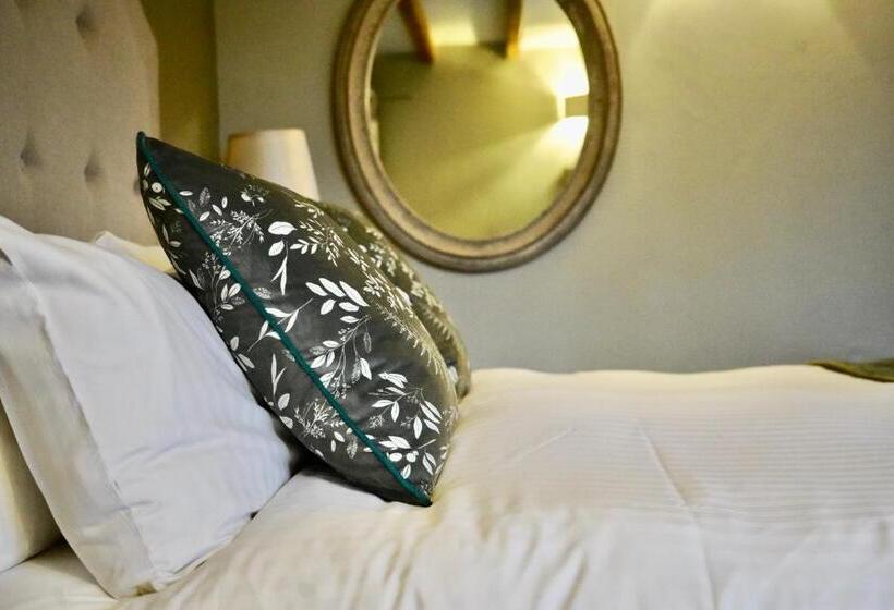 پانسیون The Cottage