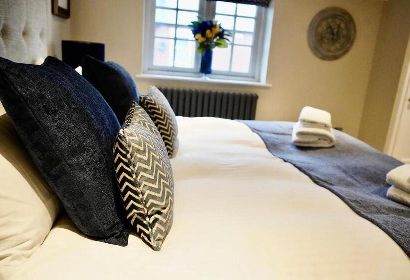 پانسیون The Cottage