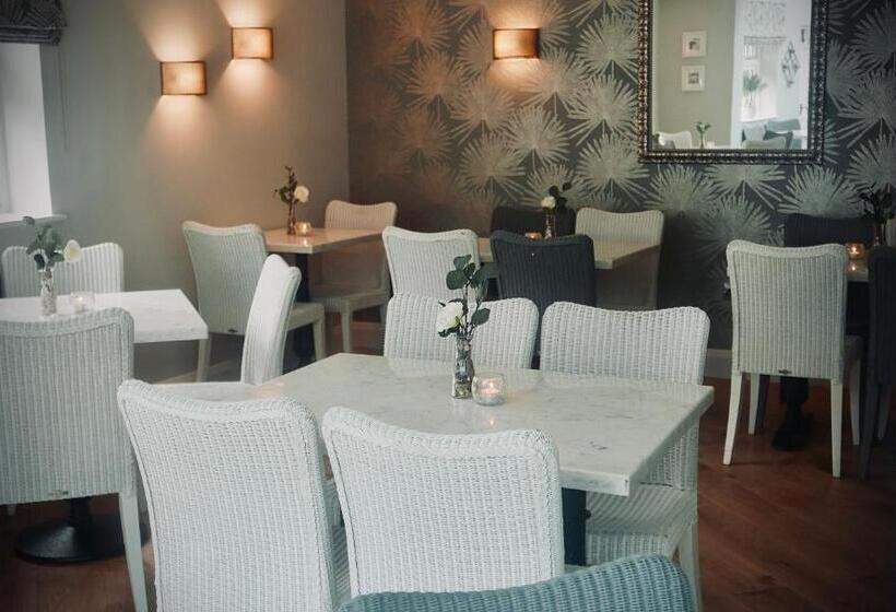 پانسیون The Cottage