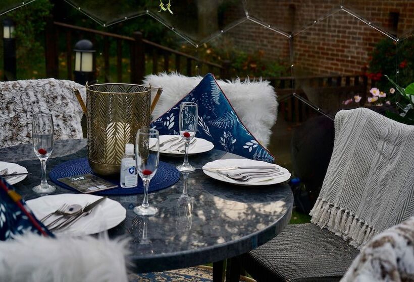 پانسیون The Cottage