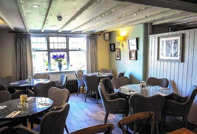 پانسیون The Cottage